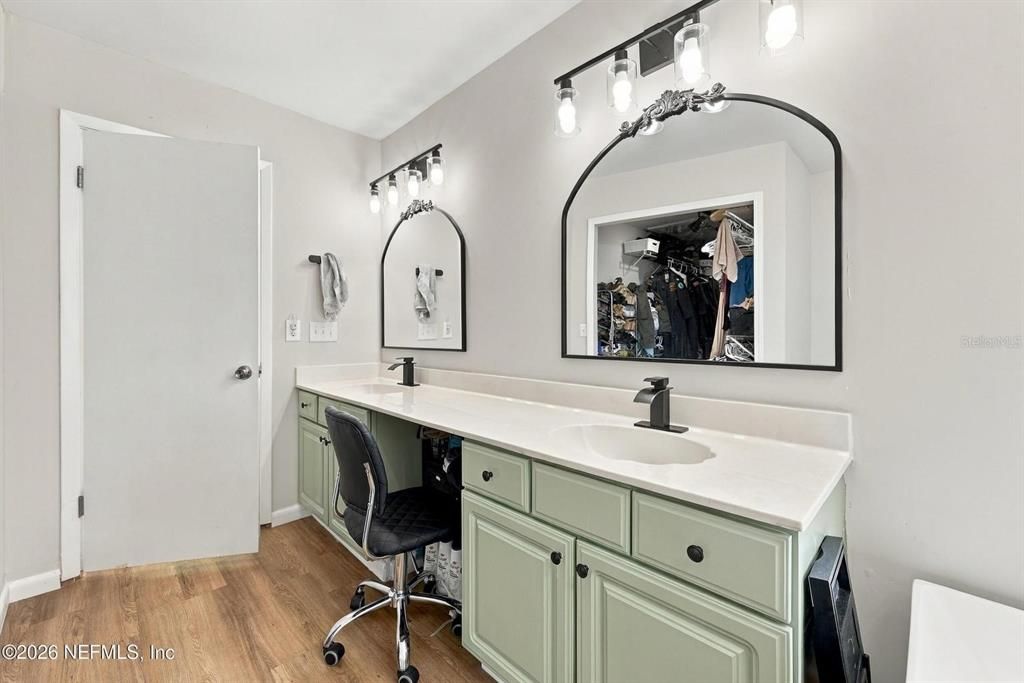 For Sale: $380,000 (3 beds, 3 baths, 1631 Square Feet)