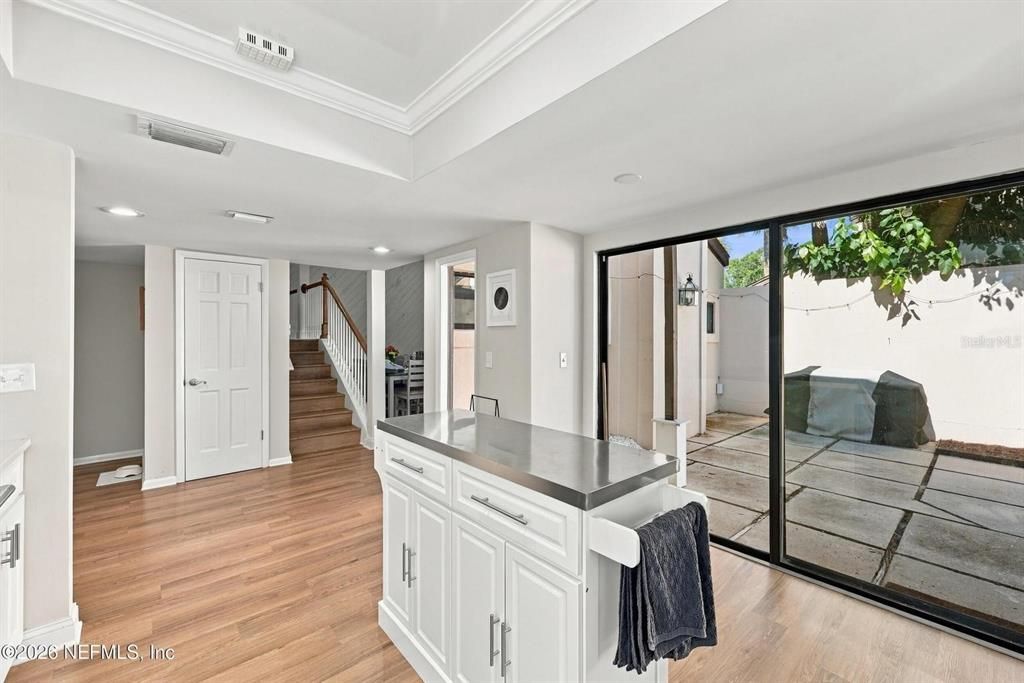 For Sale: $380,000 (3 beds, 3 baths, 1631 Square Feet)