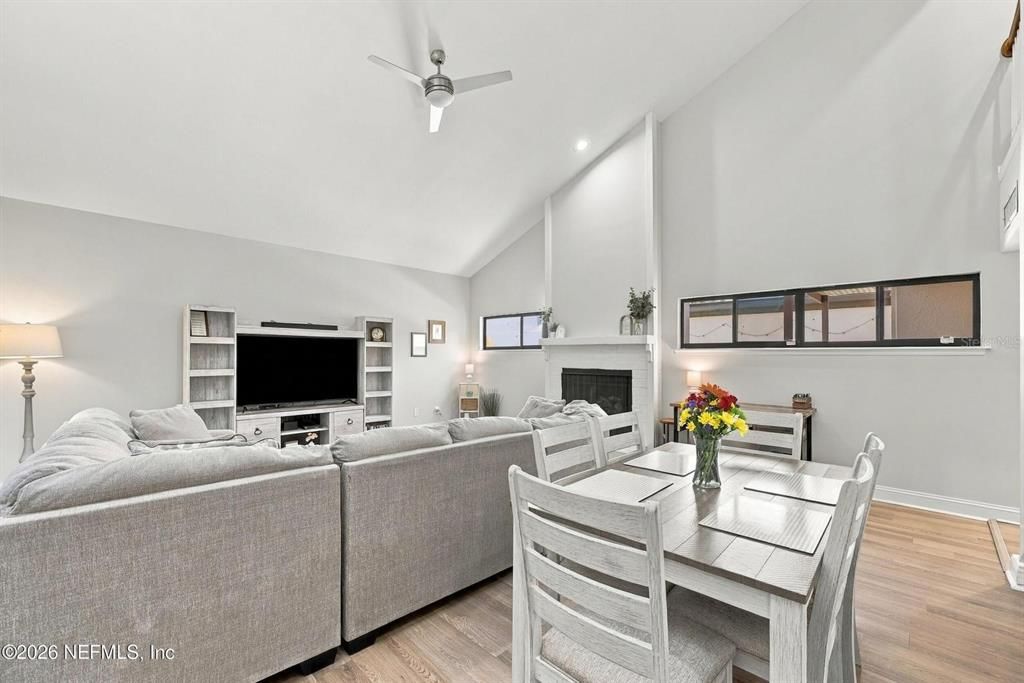 For Sale: $380,000 (3 beds, 3 baths, 1631 Square Feet)