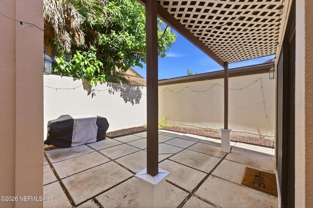 For Sale: $380,000 (3 beds, 3 baths, 1631 Square Feet)