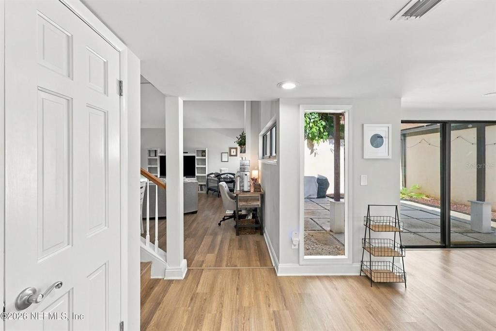 For Sale: $380,000 (3 beds, 3 baths, 1631 Square Feet)