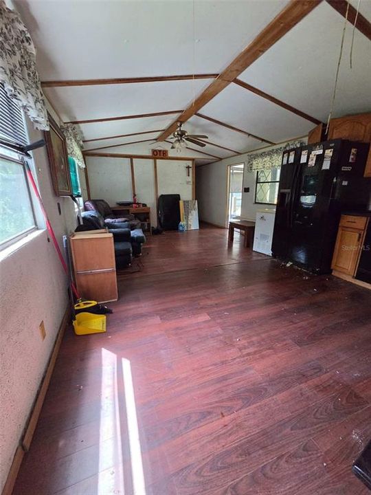 For Sale: $125,000 (3 beds, 2 baths, 924 Square Feet)