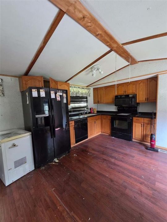 For Sale: $125,000 (3 beds, 2 baths, 924 Square Feet)