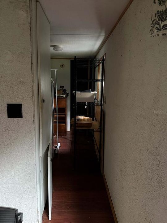 For Sale: $125,000 (3 beds, 2 baths, 924 Square Feet)