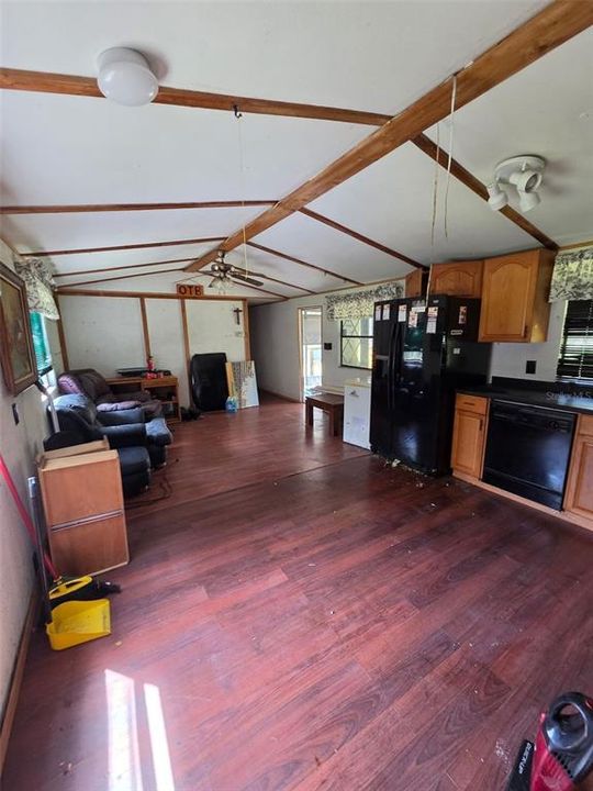 For Sale: $125,000 (3 beds, 2 baths, 924 Square Feet)
