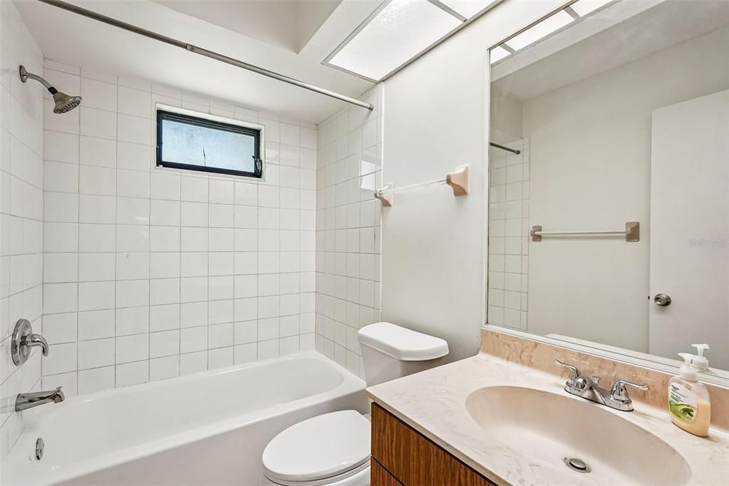 For Sale: $259,900 (2 beds, 2 baths, 1248 Square Feet)
