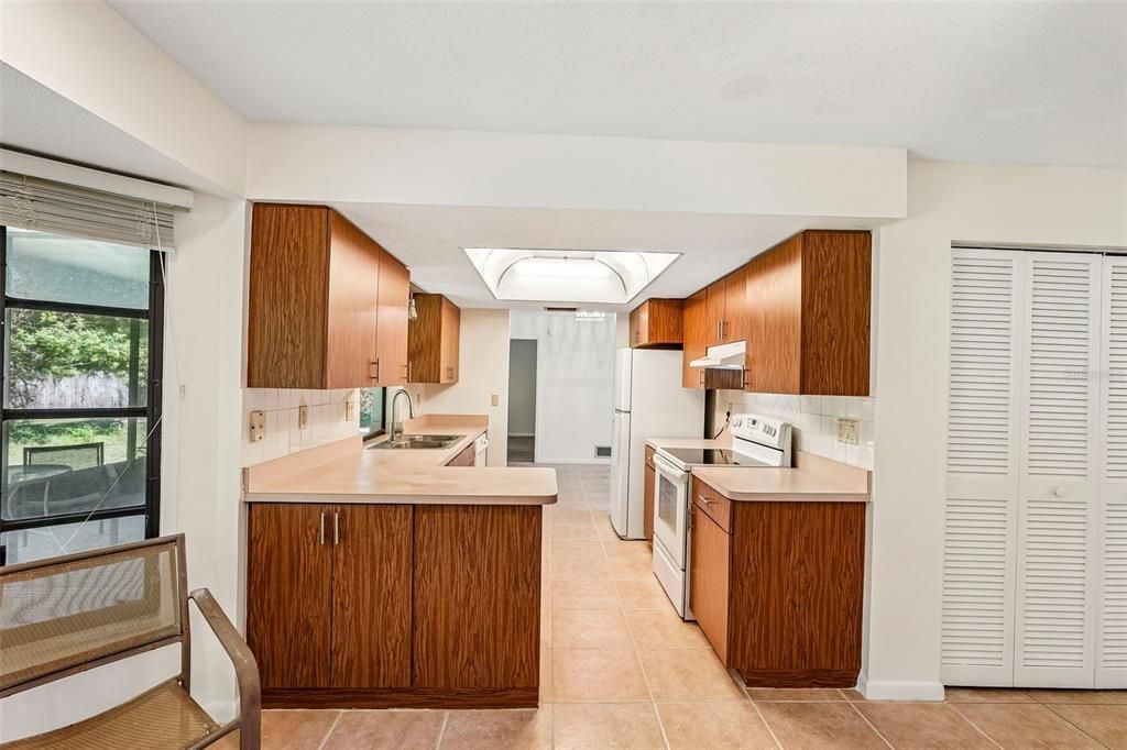 For Sale: $259,900 (2 beds, 2 baths, 1248 Square Feet)