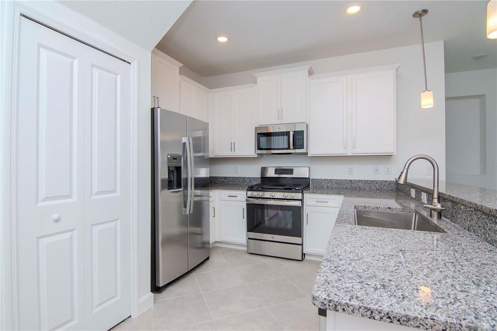 For Rent: $2,800 (5 beds, 2 baths, 2251 Square Feet)