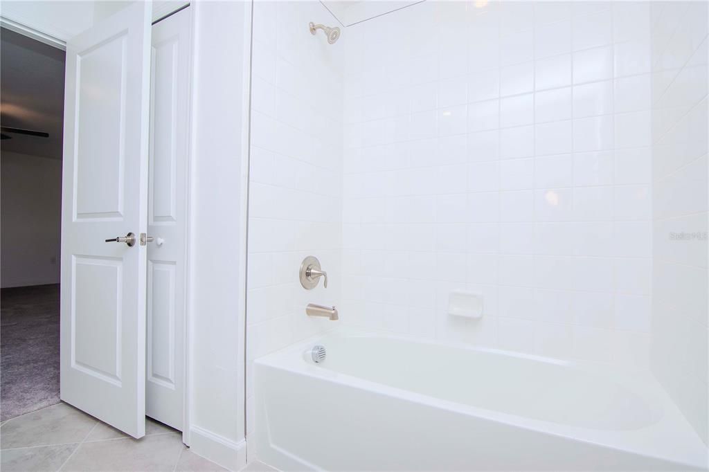 For Rent: $2,800 (5 beds, 2 baths, 2251 Square Feet)