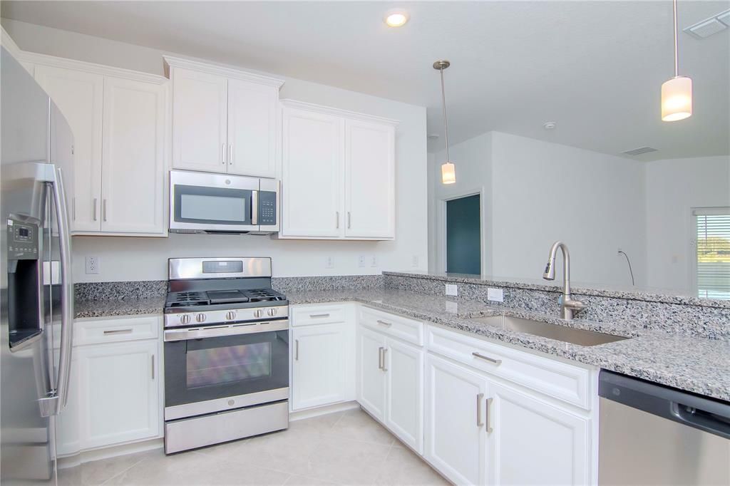 For Rent: $2,800 (5 beds, 2 baths, 2251 Square Feet)