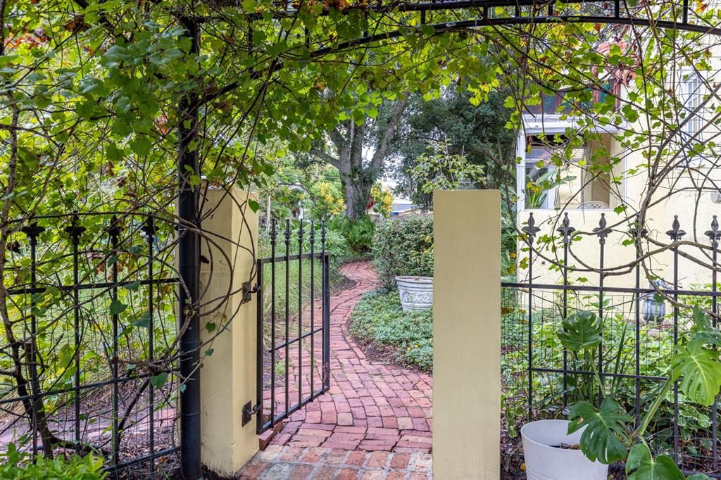 En Venta: $519,000 (2 camas, 2 baños, 1301 Pies cuadrados)