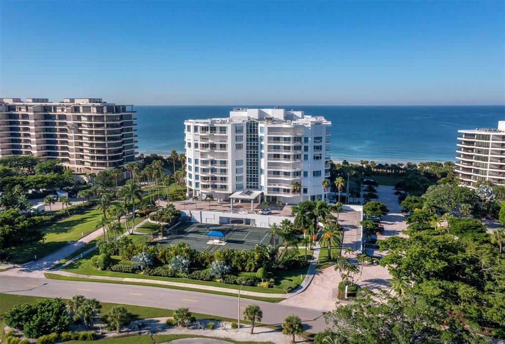 For Sale: $2,000,000 (3 beds, 2 baths, 2410 Square Feet)