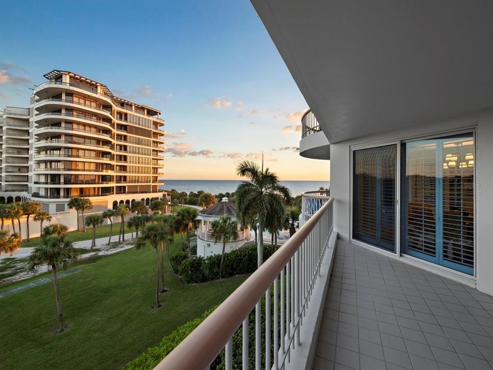 For Sale: $2,000,000 (3 beds, 2 baths, 2410 Square Feet)