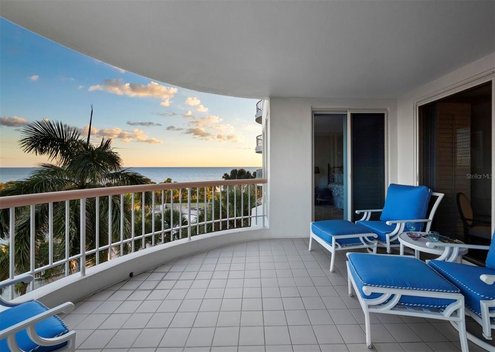 For Sale: $2,000,000 (3 beds, 2 baths, 2410 Square Feet)