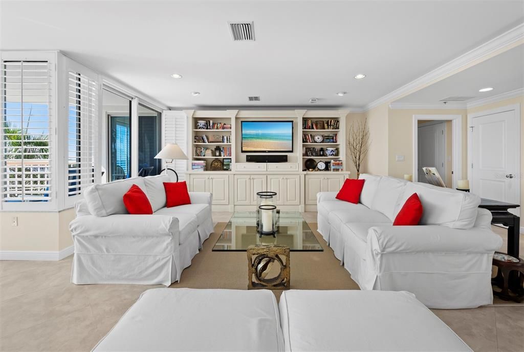 For Sale: $2,000,000 (3 beds, 2 baths, 2410 Square Feet)