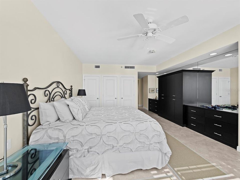 For Sale: $2,000,000 (3 beds, 2 baths, 2410 Square Feet)