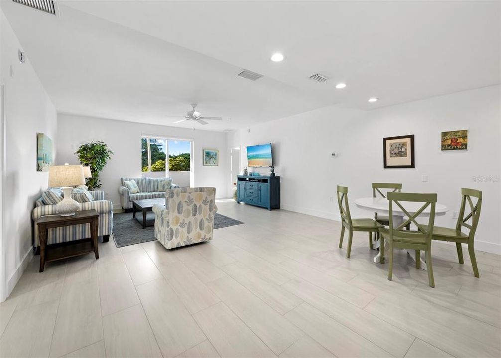 For Sale: $2,000,000 (3 beds, 2 baths, 2410 Square Feet)