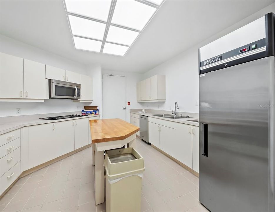 For Sale: $2,000,000 (3 beds, 2 baths, 2410 Square Feet)