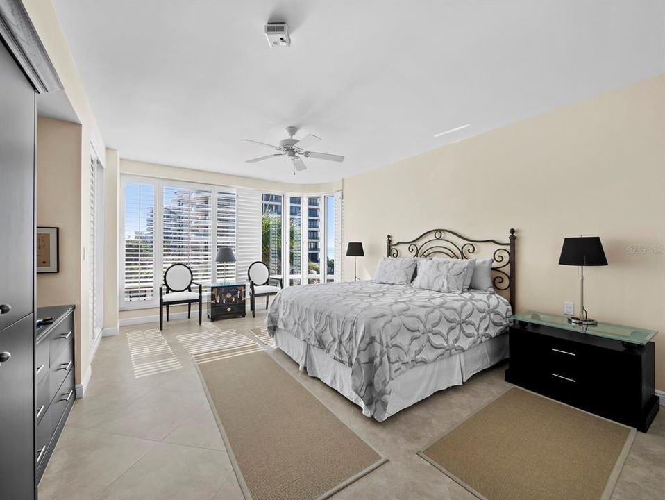 For Sale: $2,000,000 (3 beds, 2 baths, 2410 Square Feet)