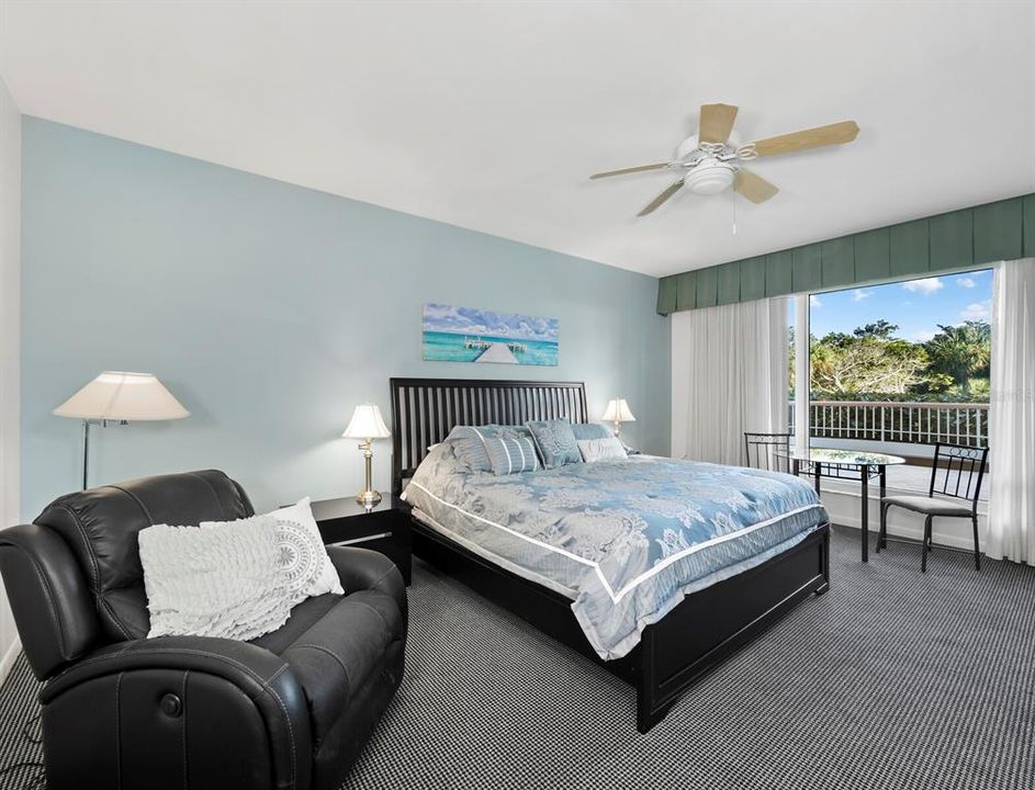 For Sale: $2,000,000 (3 beds, 2 baths, 2410 Square Feet)