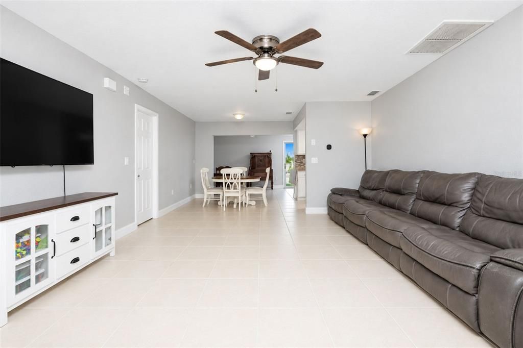 For Sale: $335,000 (4 beds, 2 baths, 1950 Square Feet)