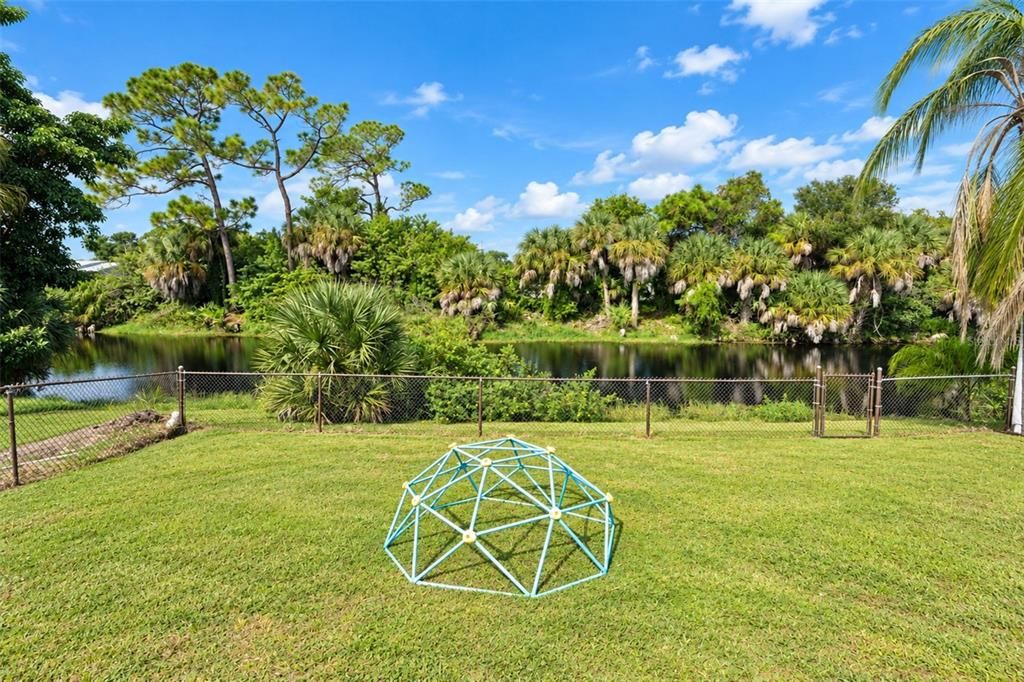 For Sale: $335,000 (4 beds, 2 baths, 1950 Square Feet)