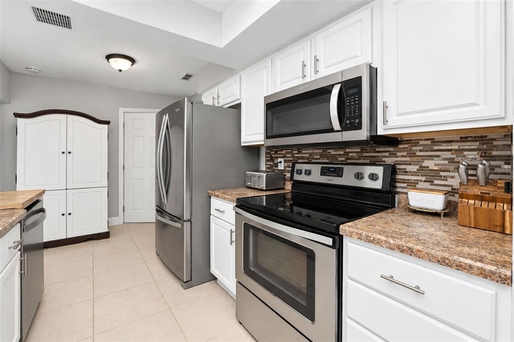 For Sale: $335,000 (4 beds, 2 baths, 1950 Square Feet)
