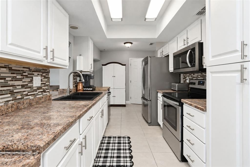 For Sale: $335,000 (4 beds, 2 baths, 1950 Square Feet)