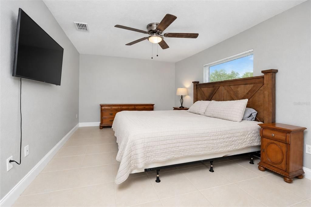 For Sale: $335,000 (4 beds, 2 baths, 1950 Square Feet)