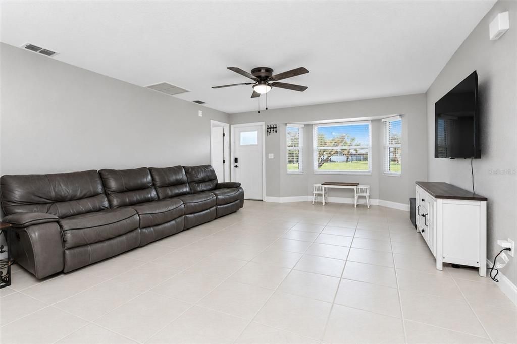 For Sale: $335,000 (4 beds, 2 baths, 1950 Square Feet)