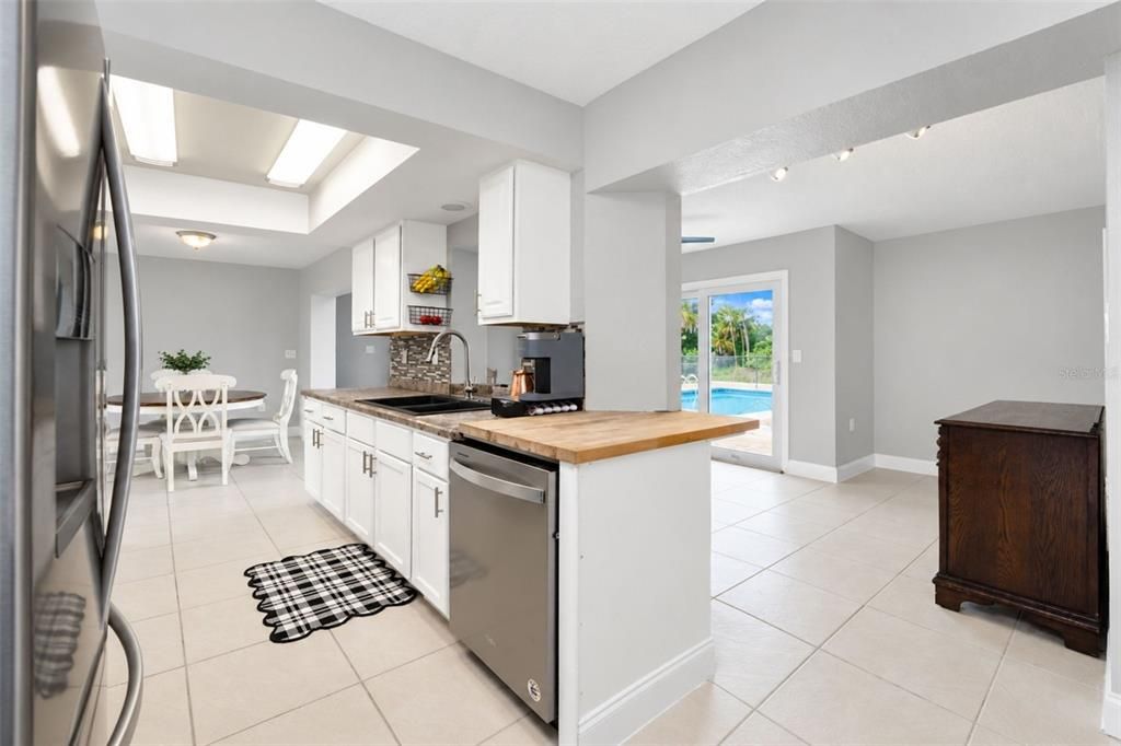 For Sale: $335,000 (4 beds, 2 baths, 1950 Square Feet)