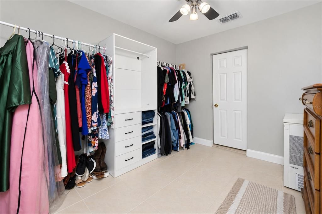 For Sale: $335,000 (4 beds, 2 baths, 1950 Square Feet)
