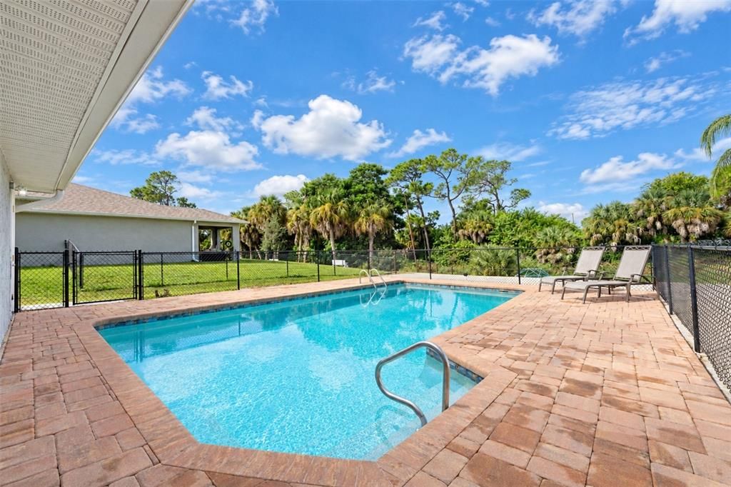 For Sale: $335,000 (4 beds, 2 baths, 1950 Square Feet)