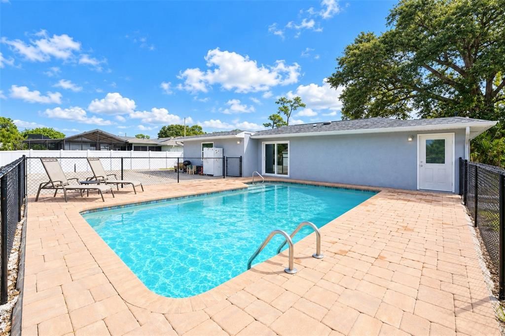 For Sale: $335,000 (4 beds, 2 baths, 1950 Square Feet)