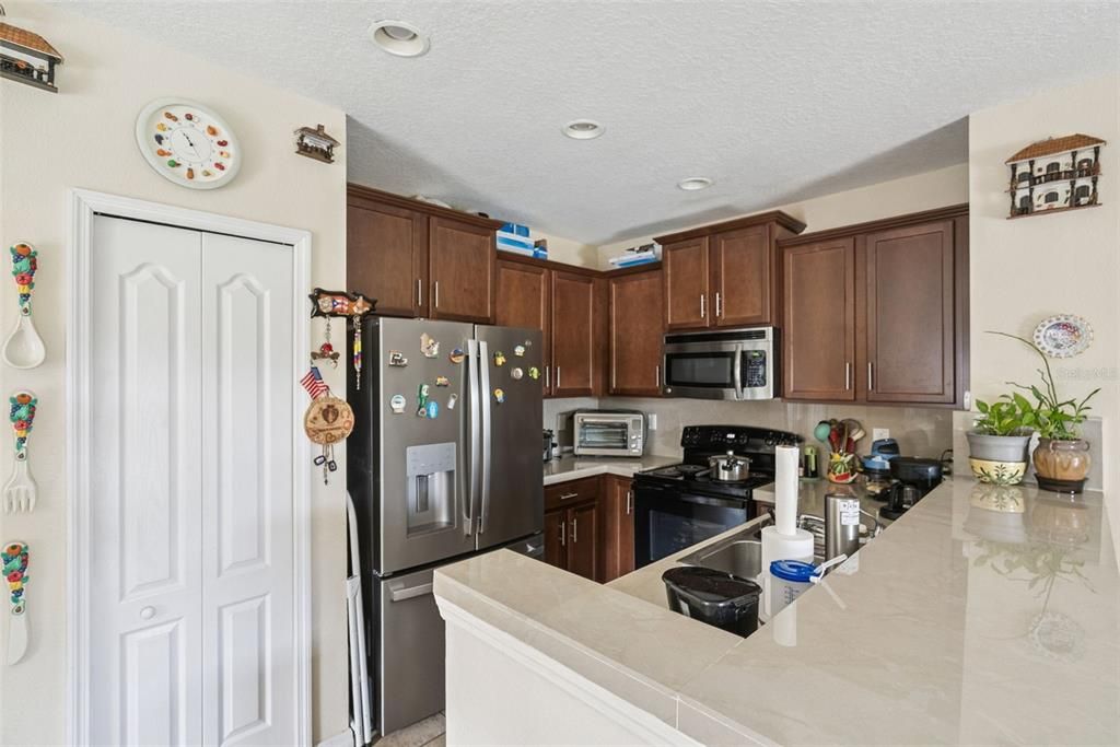 For Sale: $345,000 (3 beds, 2 baths, 1369 Square Feet)