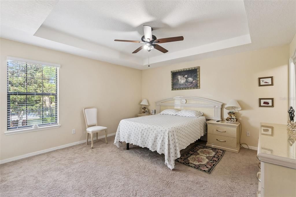 For Sale: $345,000 (3 beds, 2 baths, 1369 Square Feet)