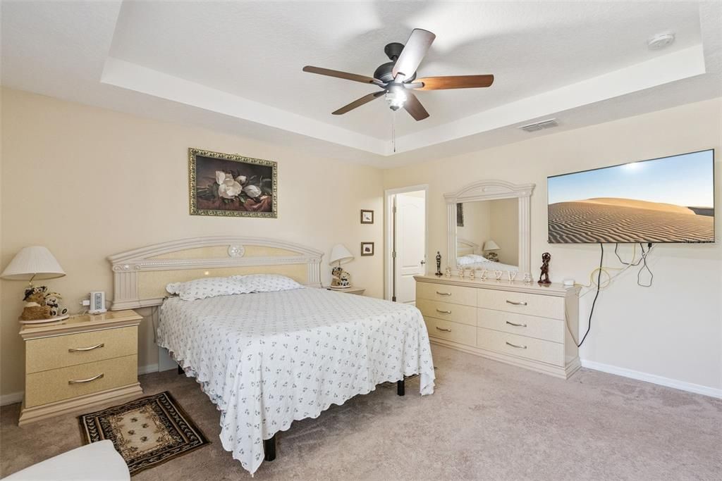 For Sale: $345,000 (3 beds, 2 baths, 1369 Square Feet)