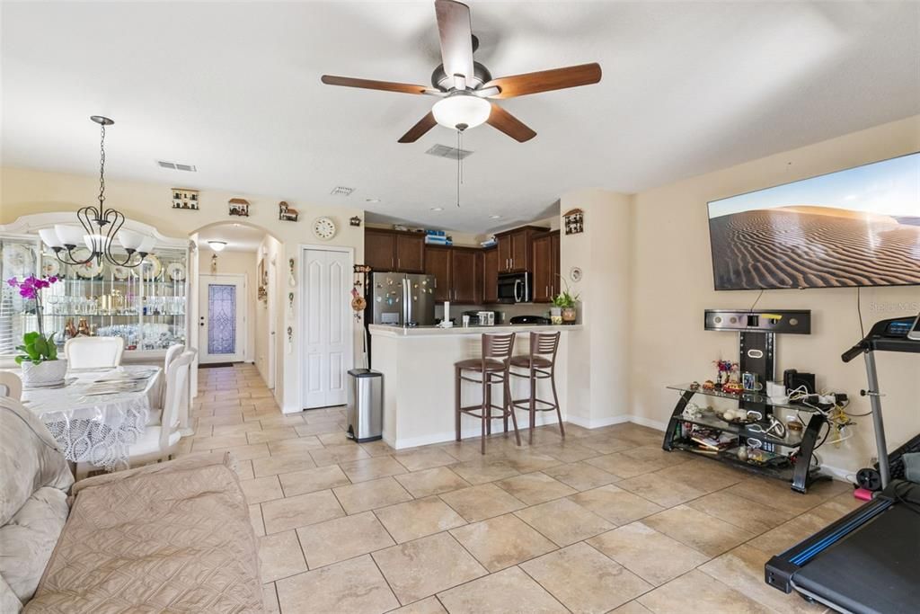 For Sale: $345,000 (3 beds, 2 baths, 1369 Square Feet)