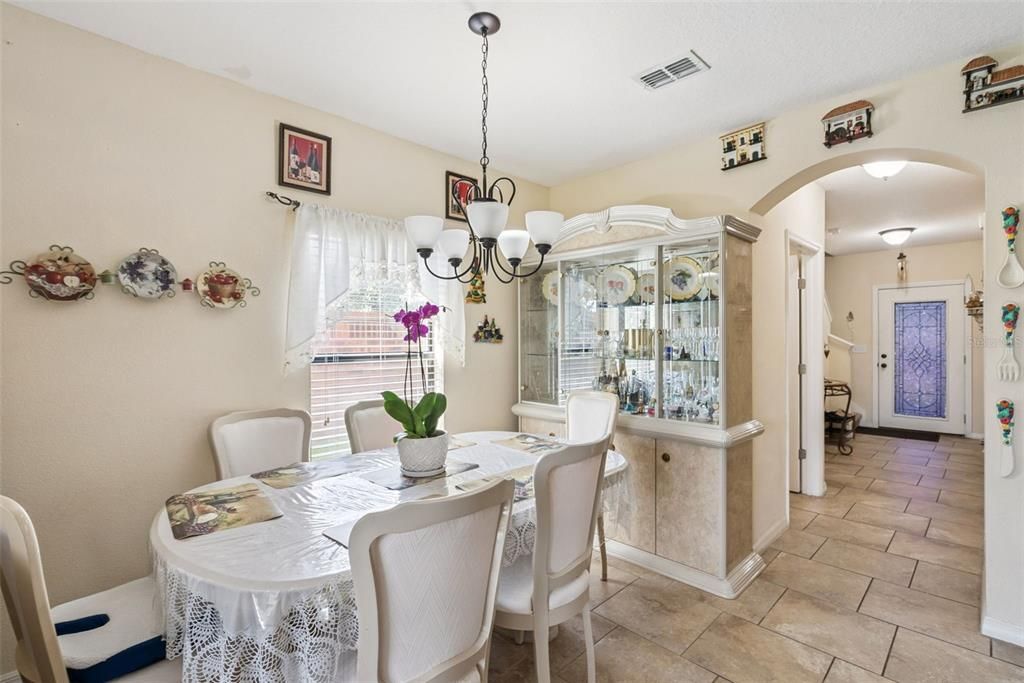 For Sale: $345,000 (3 beds, 2 baths, 1369 Square Feet)