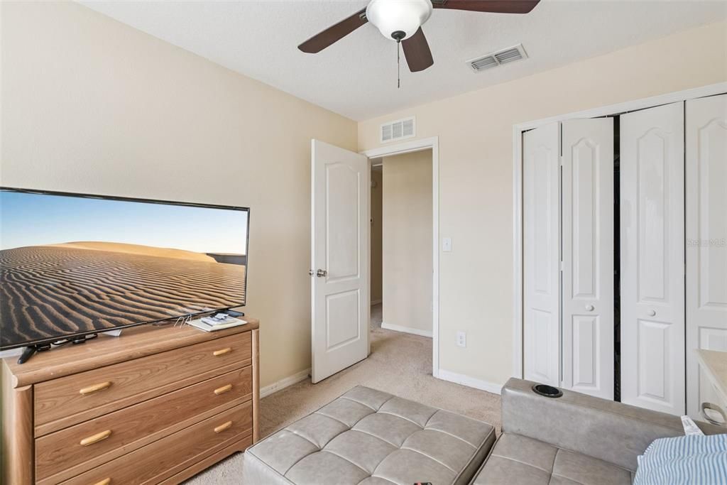 For Sale: $345,000 (3 beds, 2 baths, 1369 Square Feet)
