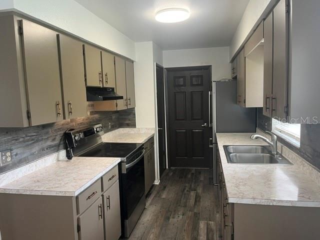 For Sale: $199,000 (3 beds, 2 baths, 1066 Square Feet)