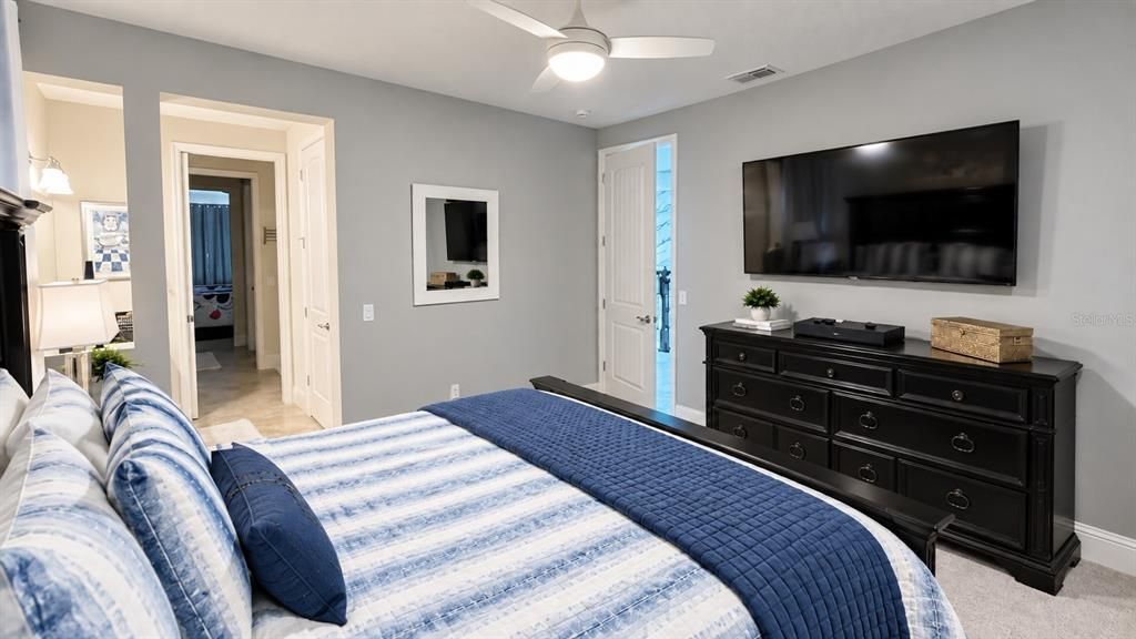 For Sale: $1,350,000 (4 beds, 4 baths, 4150 Square Feet)