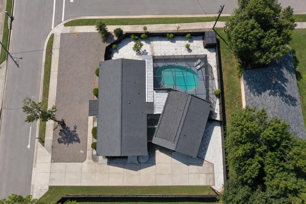 For Sale: $699,000 (6 beds, 5 baths, 2142 Square Feet)