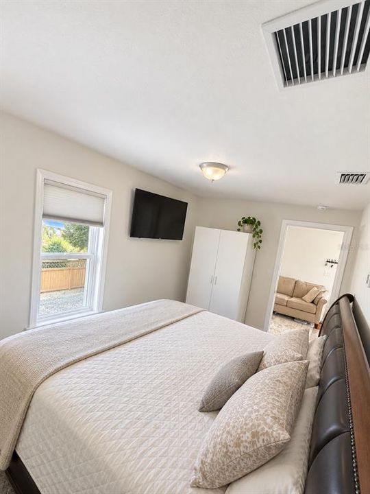 For Sale: $699,000 (6 beds, 5 baths, 2142 Square Feet)