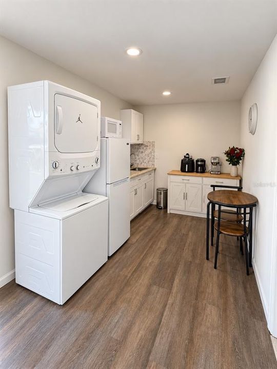 For Sale: $699,000 (6 beds, 5 baths, 2142 Square Feet)