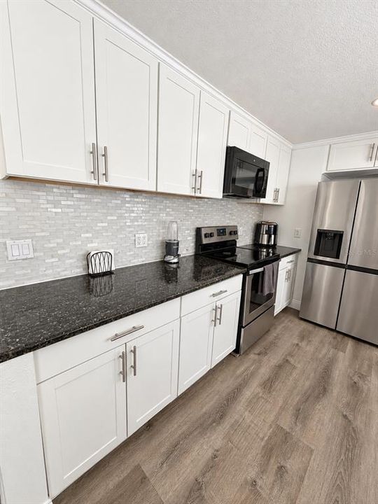 For Sale: $699,000 (6 beds, 5 baths, 2142 Square Feet)