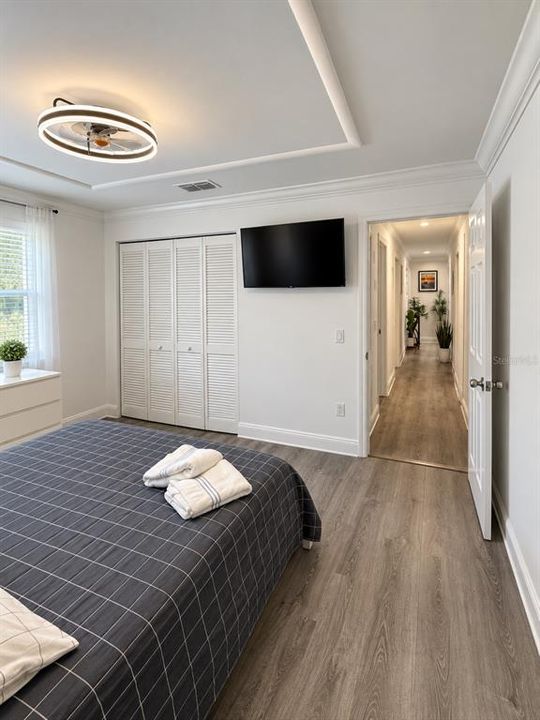 For Sale: $699,000 (6 beds, 5 baths, 2142 Square Feet)