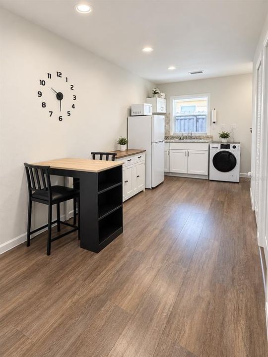 For Sale: $699,000 (6 beds, 5 baths, 2142 Square Feet)