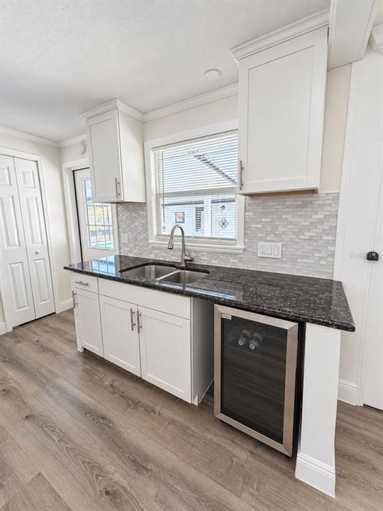 For Sale: $699,000 (6 beds, 5 baths, 2142 Square Feet)