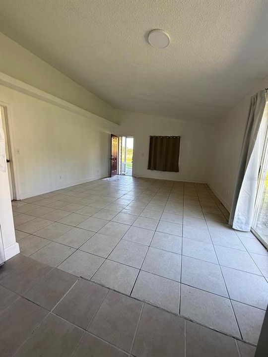 For Rent: $1,950 (3 beds, 2 baths, 1104 Square Feet)